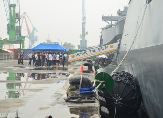 Tekne Pnömatik Kauçuk Çamurluklar Yanaşma Koruması Deniz Yokohama Halat Ağı
